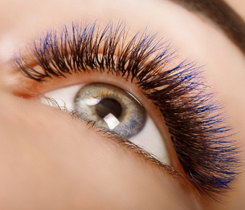 Wimpern Bild mit blauen Wimpernspitzen