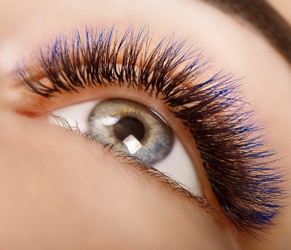 Wimpern Bild mit blauen Wimpernspitzen Wimpern Bild mit blauen Wimpernspitzen