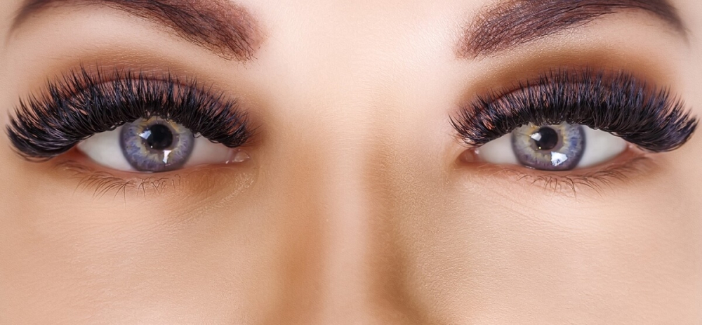 Wimpernbild mit offenen Augen